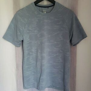 Motion Women's Size S Short Sleeve Light Blue Camo T-Shirt